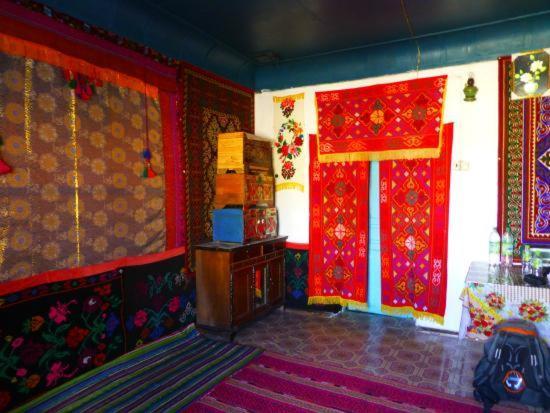 Post Pamirskiy Guest House Erali المظهر الخارجي الصورة